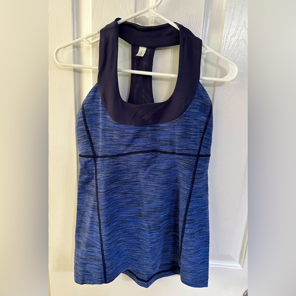 Lululemon scoop neck blue tank with built in cups. EUC Size 8